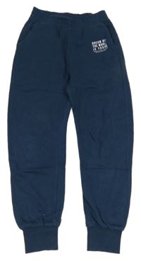 Tmavomodré tepláky s nápisem H&M