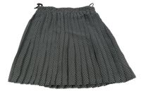 Čierno-biela vzorovaná ľahká skladaná sukňa