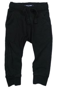 Černé tepláky Next