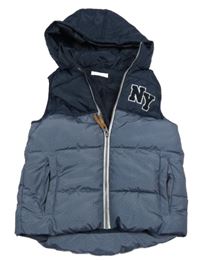 Tmavomodro-modrá šusťáková zateplená vesta s písmeny a kapucí H&M