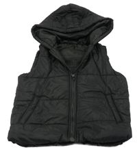 Čierna šušťáková zateplená vesta s kapucňou