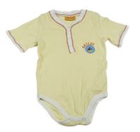 Žluté body s lodičkou a nápisem. Impidimpi