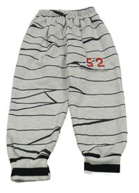 Šedo-černé pruhované tepláky s číslem