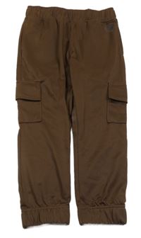 Hnědé sportovní tepláky s kapsami 