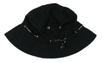 Čierny šušťákový klobúk
