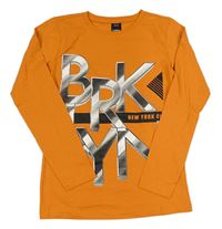 Oranžové triko s nápisem Chapter Young 