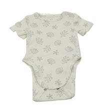 Biele rebrované body s mušličkami C&A