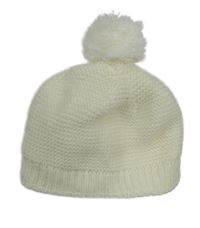 Smotanová pletená čapica s brmbolcom
