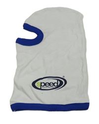 Bílá bavlněná kukla s nápisom