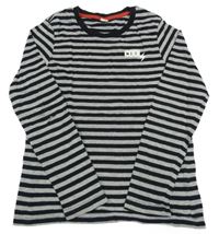 Sivo-čierne pruhované tričko s nápisom