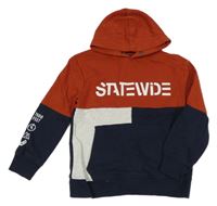 Hnedo-tmavomodrá mikina s nápisom a kapucňou C&A
