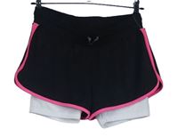 Dámské černo-bílé dvojité sportovní kraťasy s růžovým lemováním
