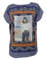 Dámská fialovo-tmavomodrá vzorovaná halenka s potiskem 