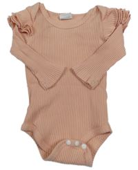 Svetloružové rebrované body s volánikmi