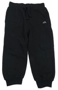 Čierne tepláky s medvedíkom Rebel