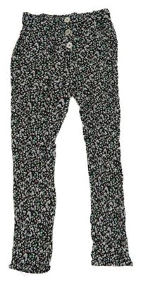 Čierne kvetované ľahké nohavice s gombíkmi Primark