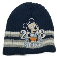 Tmavomodrá pletená čepice s šedými pruhy a Mickeym 