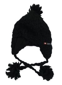 Černá čepice s bambulemi 