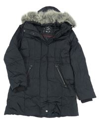 Čierny prešívaný šušťákový zimný kabát s drahokamem a kapucňou s kožešinou C&A