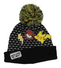 Černo-šedá vzorovaná čepice s Pikachu a bambulí