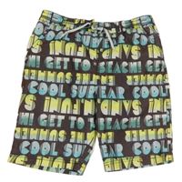 Hnedo-modro-zelené plážové kraťasy s nápismi Yigga