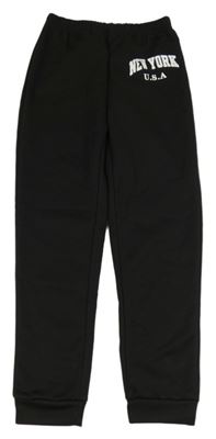 Černé tepláky s nápisem 