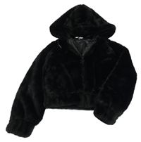 Černá kožešinová zateplená crop bunda s kapucí Matalan