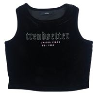 Černý sametový crop top s nápisem George