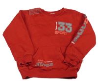 Červená mikina s číslom