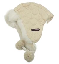 Světlepudrová prošívaná šusťáková zateplená beranice s uškami a bambulemi