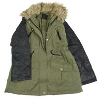 Khaki-černá šusťákovo/koženková zimní parka s kapucí s kožešinou YD