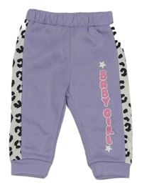 Fialovo-biele teplákové tepláky s nápisom a vzorom SHEIN