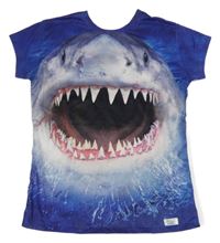 Tmavomodro-bílé pyžamové tričko se žralokem The Pyjama Factory