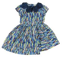 Tmavomodro-farebné vzorované šaty s golierikom