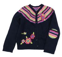 Tmavomodro-ružovo-žltý prepínaci sveter s kvetinami a pruhmi