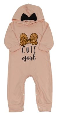 Růžová tepláková kombinéza s nápisem a mašlí a kapucí 