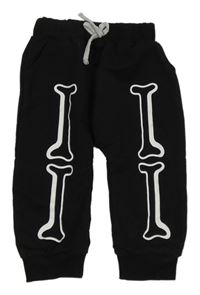 Čierne tepláky s kostmi