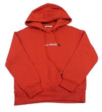 Červená mikina s nápisom a kapucňou