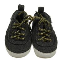 Tmavosivé členkové é cápačky