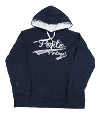 Tmavomodrá mikina s nápisom a kapucňou