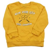 Žltá mikina s baseballovými pálkami a nápisom Primark