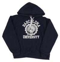 Tmavomodrá mikina s nápismi a kapucňou