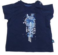 Tmavomodré tričko s kormidlem a nápismi