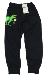 Nové - Čierne tepláky s dinosaurom