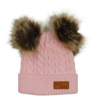 Světlerůžová žebrovaná vzorovaná pletená čepice s nášivkou a bambulemi
