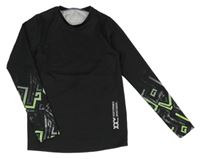 Čierne športové tričko s nápismi a vzorom