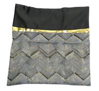 Černo-zlatý vzorovaný povlak na polštářek