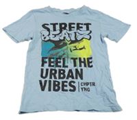 Svetlomodré tričko s potlačou a nápismi Chapter young