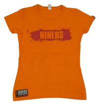 Oranžové tričko s nápisem 