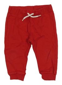 Červené tepláky C&A